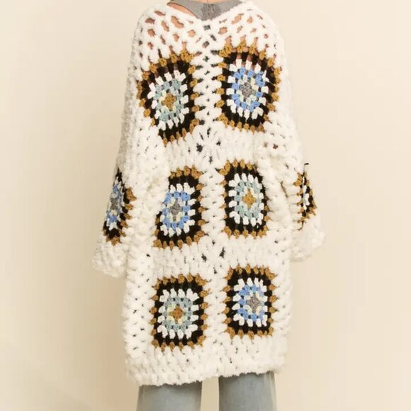 Davi & Dani Granny Square CHUNCKY Long Sleeves Cardigan - Picture 4 of 4